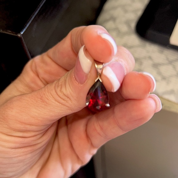 Sterling silver and Garnet pear shaped pendant - Picture 8 of 9